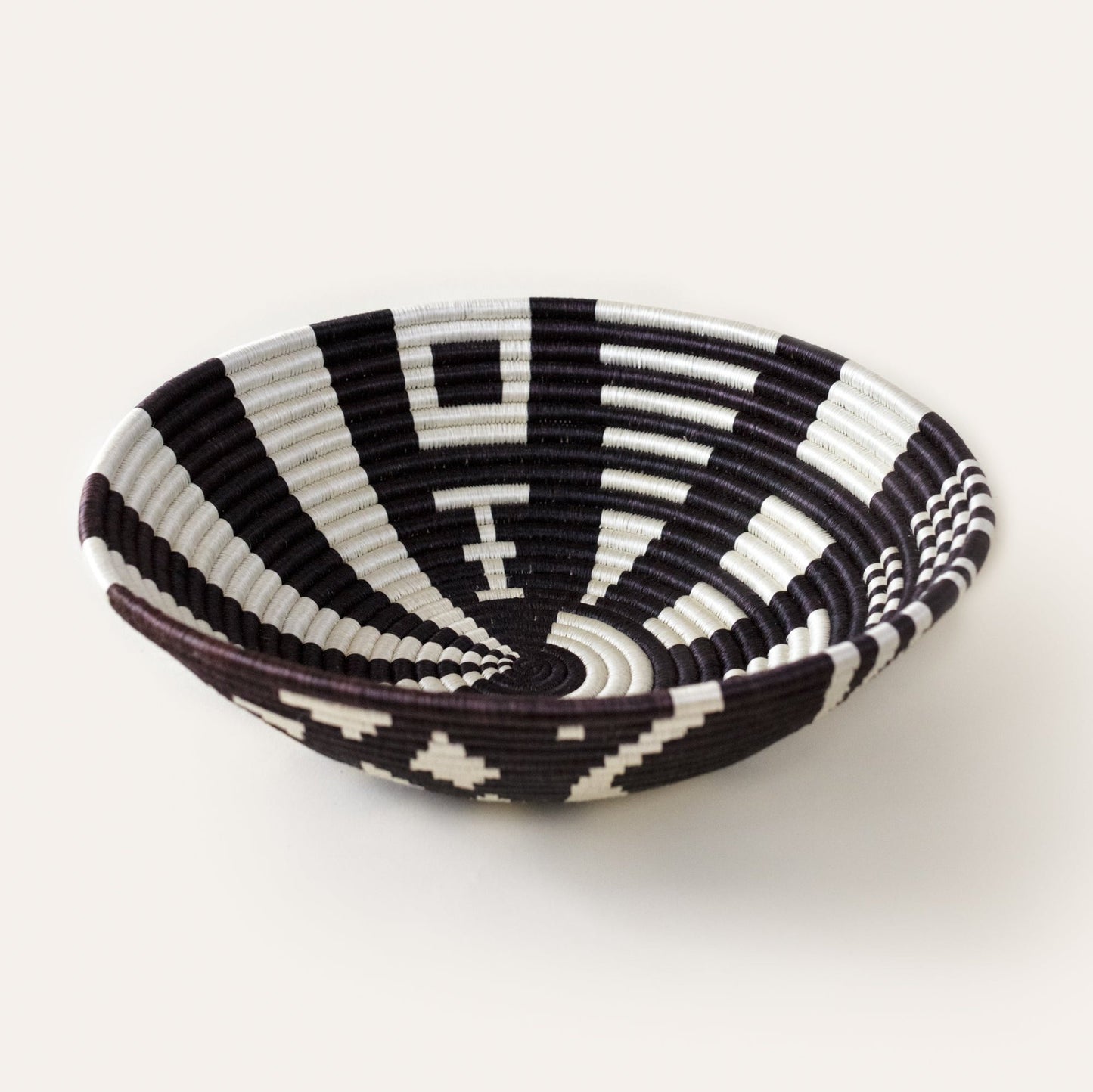 Geo Plateau - Black and White